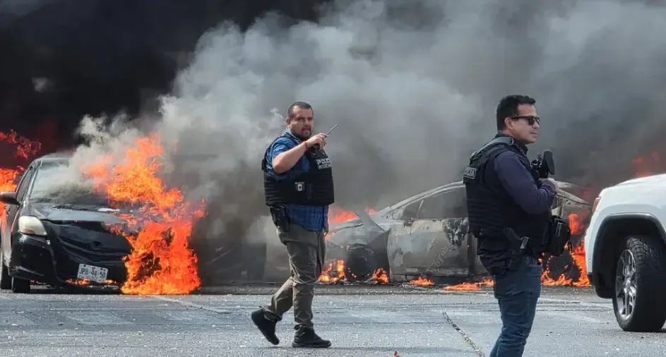Tras la muerte del líder del CJNG, obispos suspenden misas y llaman a la oración por la paz.