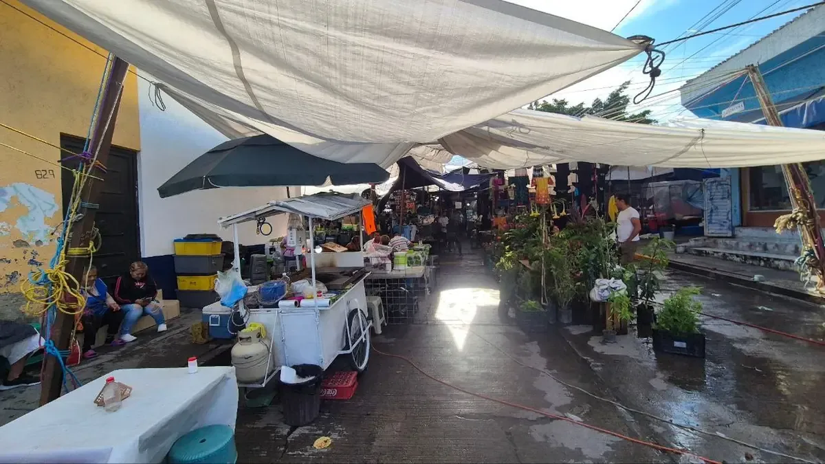 Tras una jornada violenta, vendedores reportan buenas ventas el lunes.