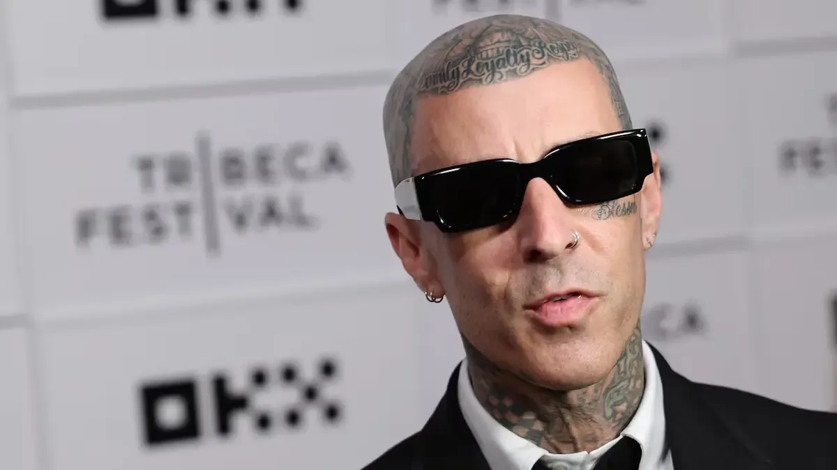 El documental “Travis Barker: Más fuerte que el miedo” narra la vida del baterista antes y después de su accidente.