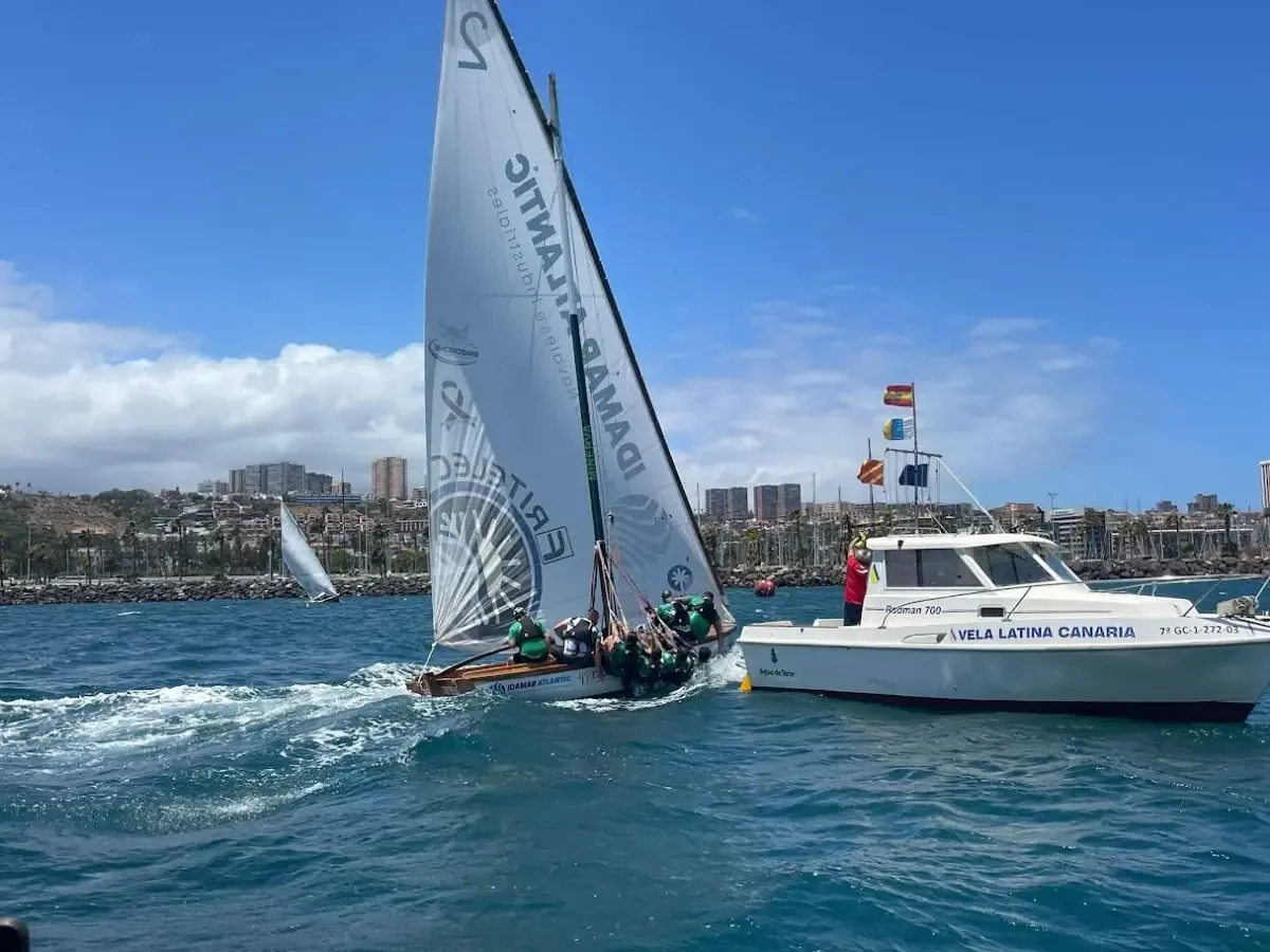 La competencia en la bahía de Las Palmas de Gran Canaria se intensifica con grandes sorpresas y nuevas victorias.