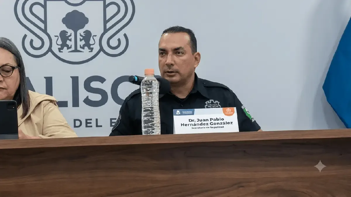 La captura de tres individuos armados resalta los esfuerzos en seguridad en Jalisco.