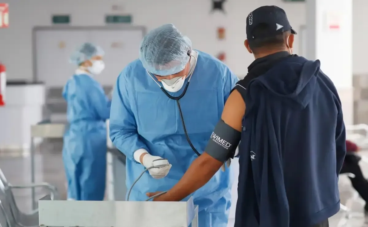 La alta demanda de atención médica provoca que casi el 35% de los derechohabientes busque atención fuera del seguro social.