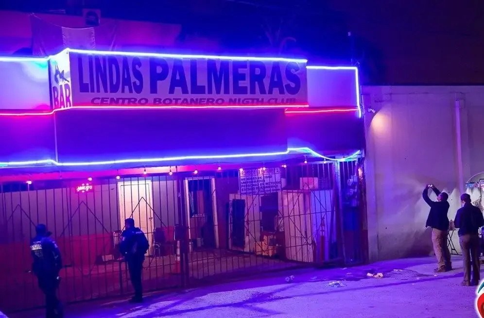 Un ataque armado deja a dos hombres y una mujer graves tras disparos en un conocido bar local.