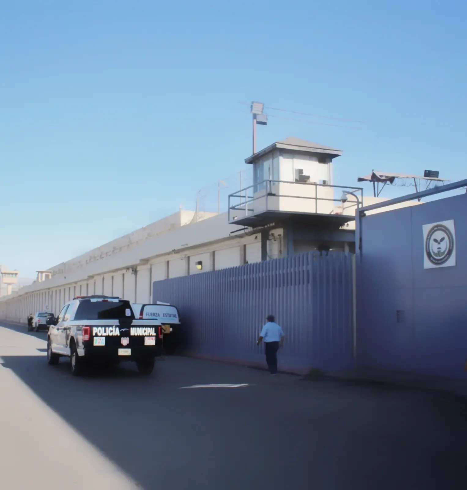 Tres reclusas de La Mesa transmiten en vivo desde el penal de Tijuana.