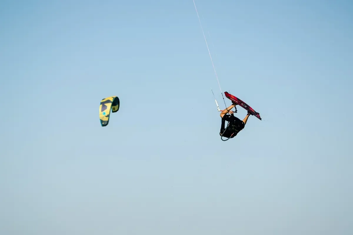 La comunidad del kitesurf lamenta la pérdida de Fernando Cappi, un destacado instructor y referente del deporte en la región.