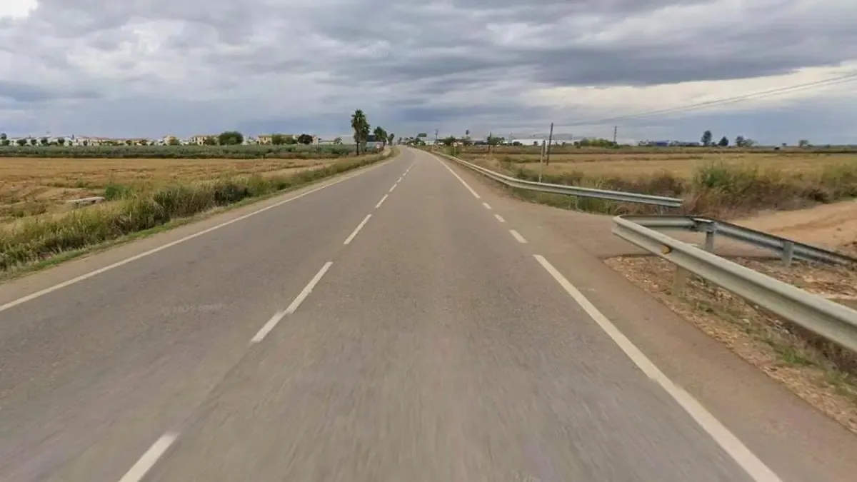 Un choque entre un turismo y una furgoneta generó una tragedia en Badajoz.