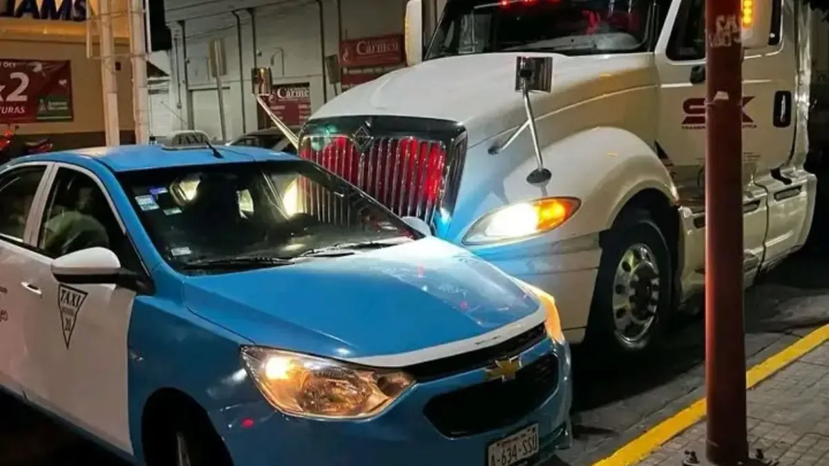 El incidente ocurrió en la Avenida Reforma y 6 Oriente, generando la intervención de otros taxistas.