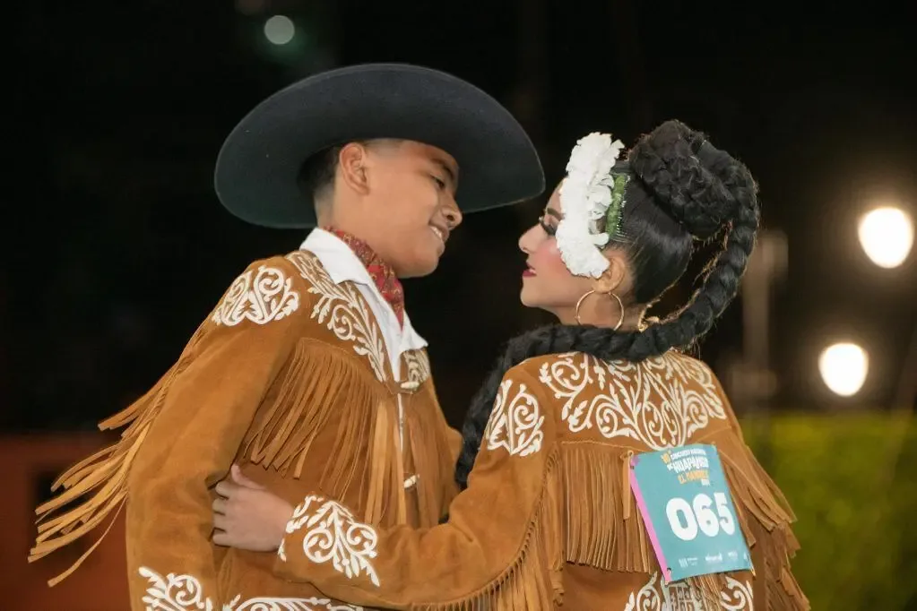 Tríos huapangueros amenizarán el 12º Concurso Nacional de Baile de Huapango.