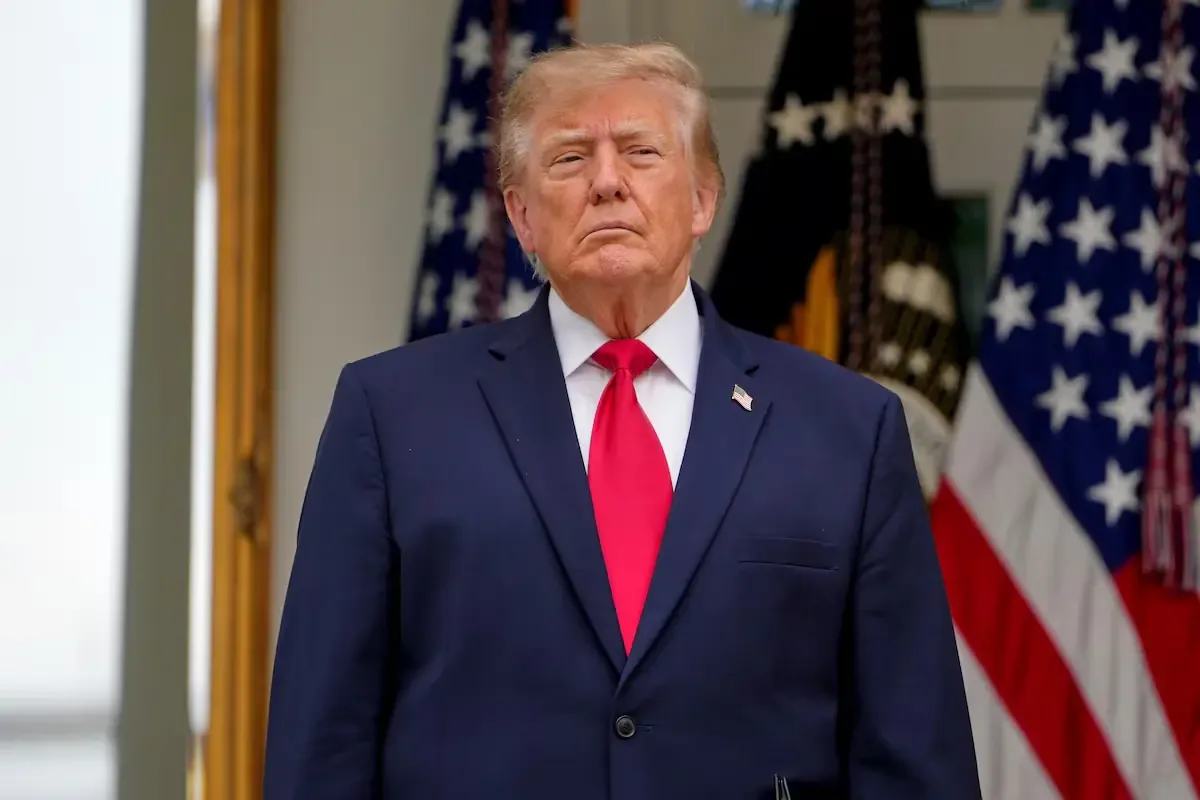 Donald Trump critica a Zelenski por ataques a refinerías rusas que elevan los precios de hidrocarburos a días de elecciones.