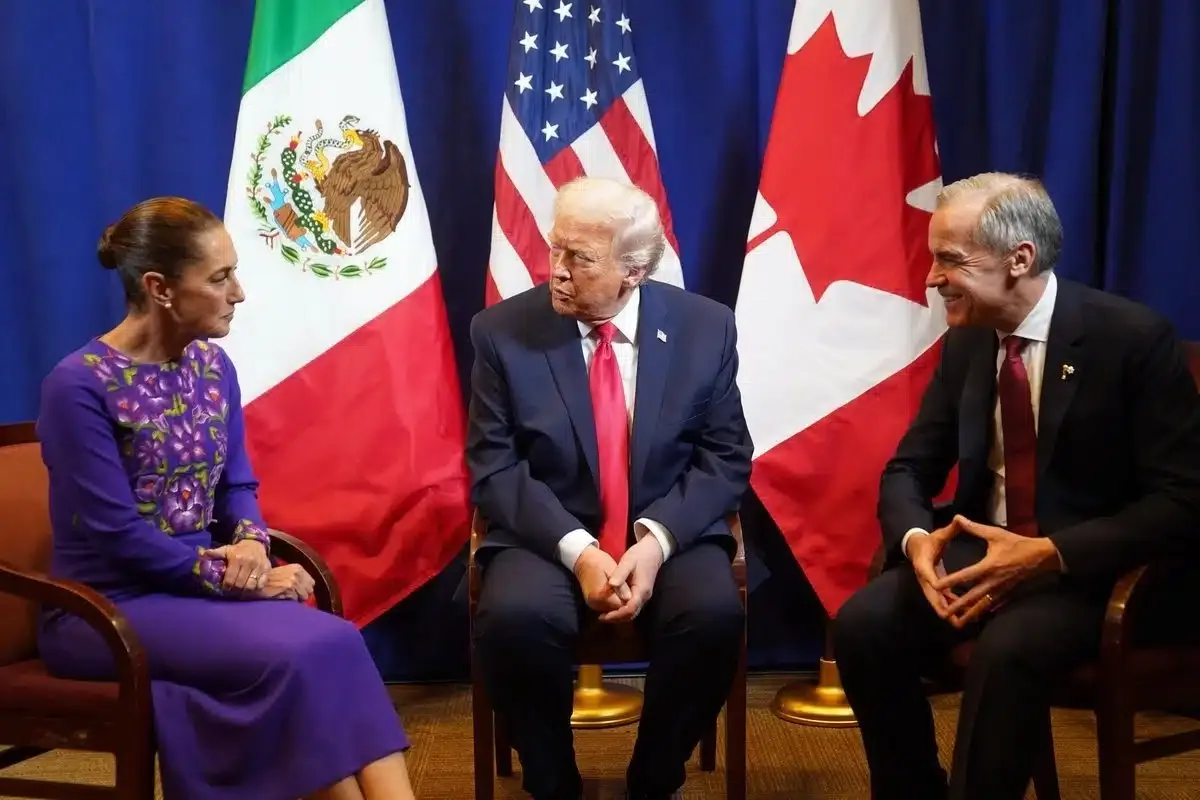 "Trump durante su visita a la planta de Ford en Dearborn, Michigan."