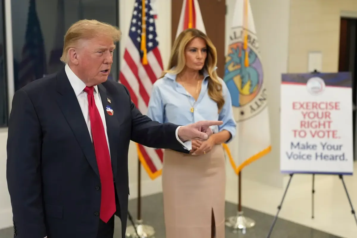 La decisión de Trump de votar por correo contrasta con sus acusaciones de fraude en el pasado.