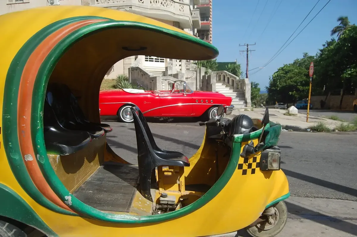 El severo retroceso en la llegada de turistas afecta profundamente la economía cubana.
