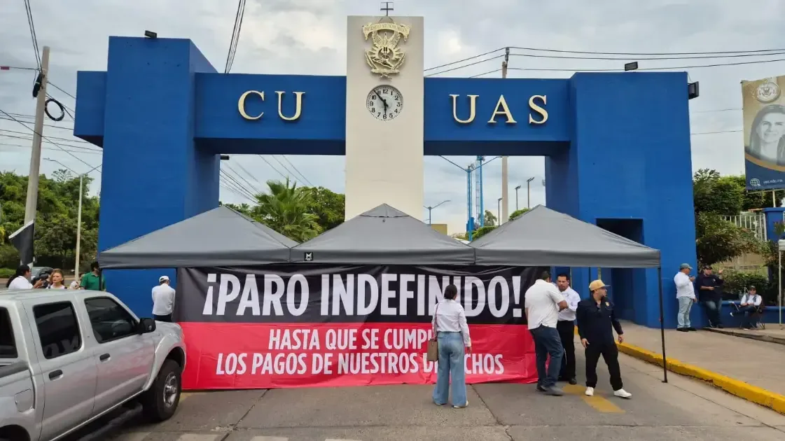 Trabajadores académicos y administrativos exigen pago de salarios y prestaciones, afectando 173 planteles en Sinaloa.