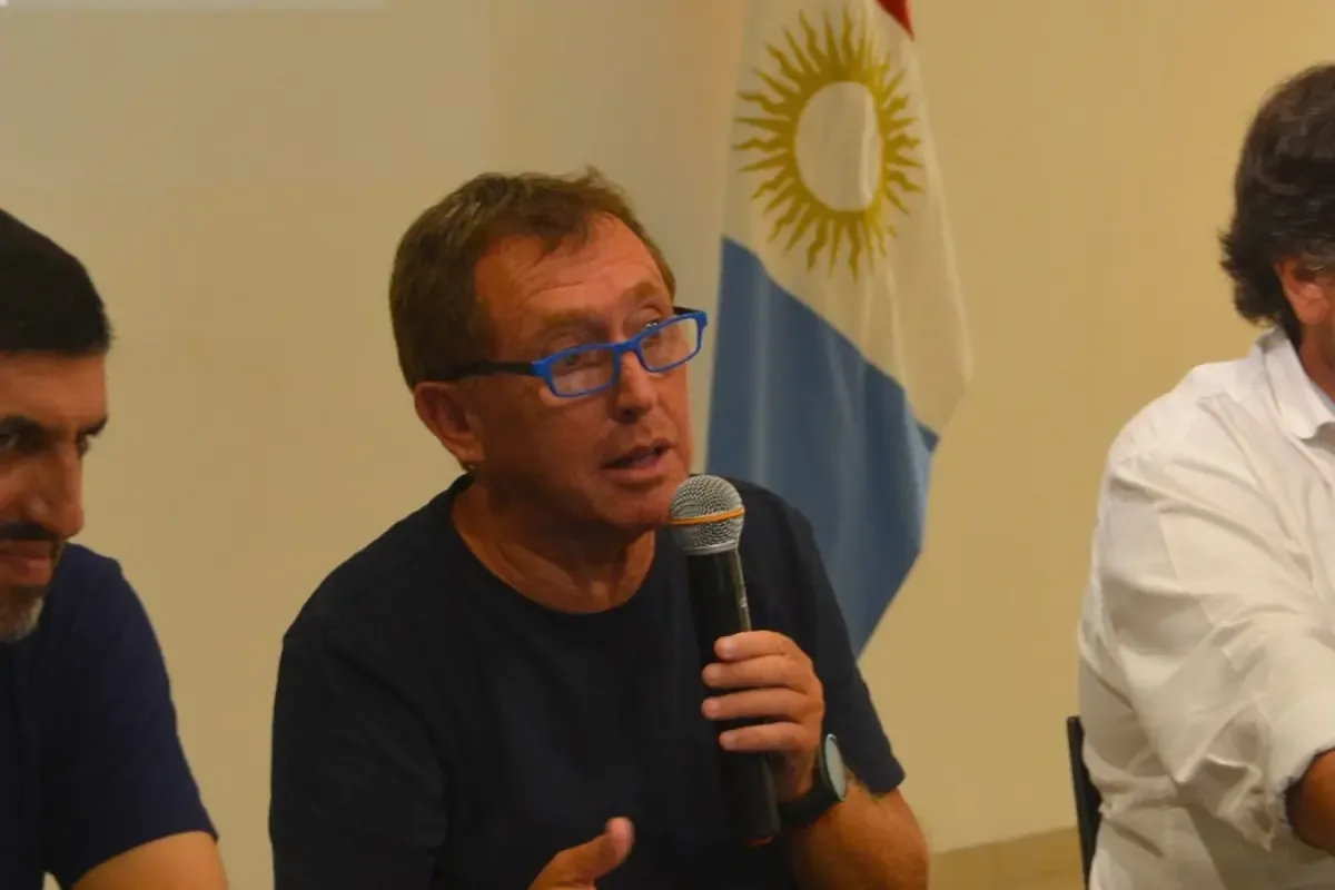 La situación interna en la UCR se agrava con denuncias de irregularidades y rechazo a la participación del legislador.