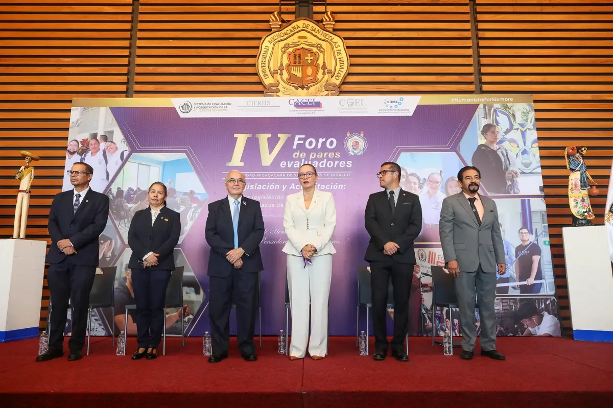 La rectora Yarabí Ávila subraya la importancia de la evaluación en la educación superior.