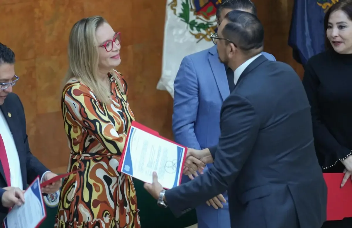 La Universidad Michoacana de San Nicolás de Hidalgo brinda certidumbre laboral a docentes que esperaban permanencia.