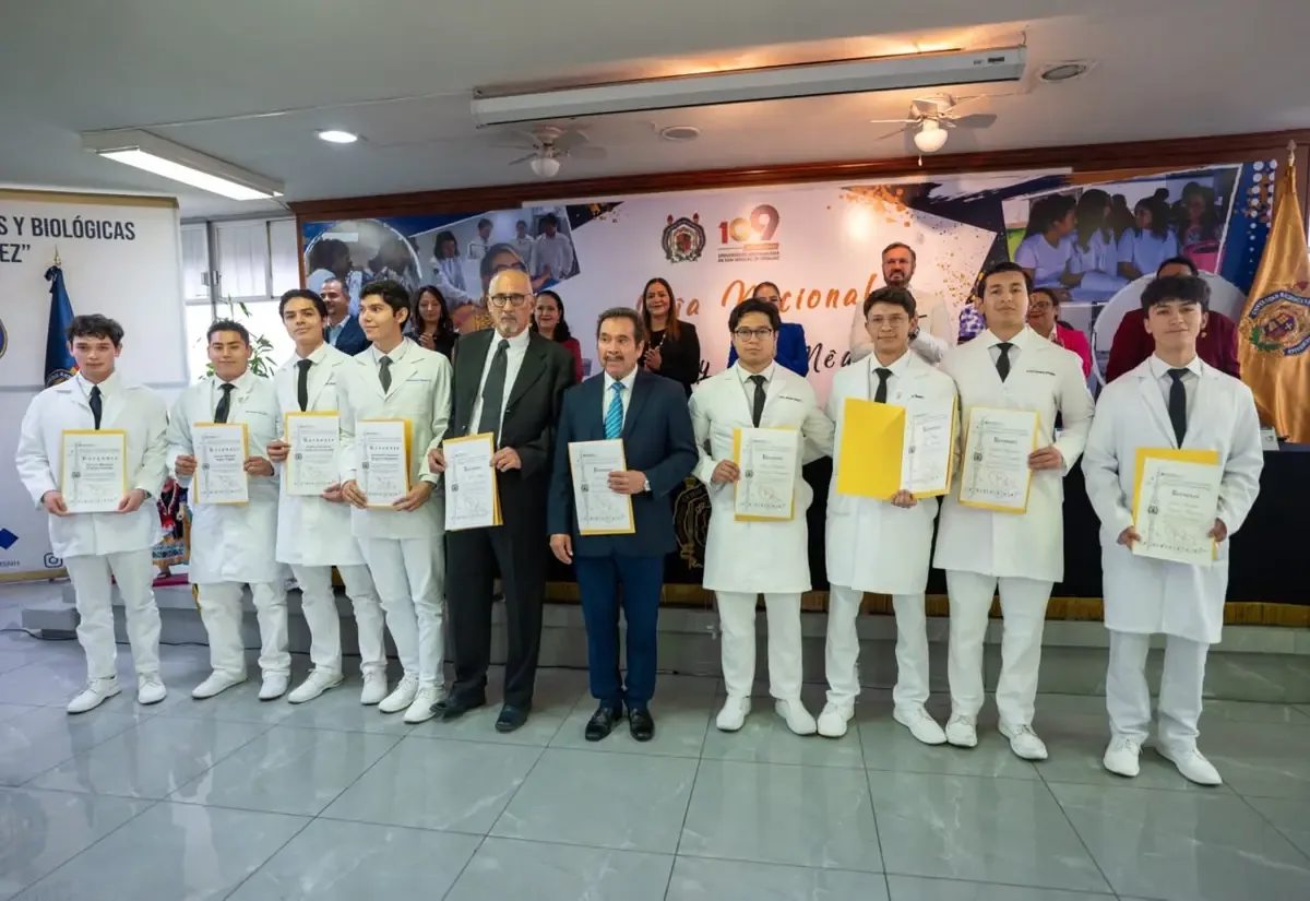 La Universidad Michoacana de San Nicolás de Hidalgo celebra la vocación humanista de los médicos en su día.