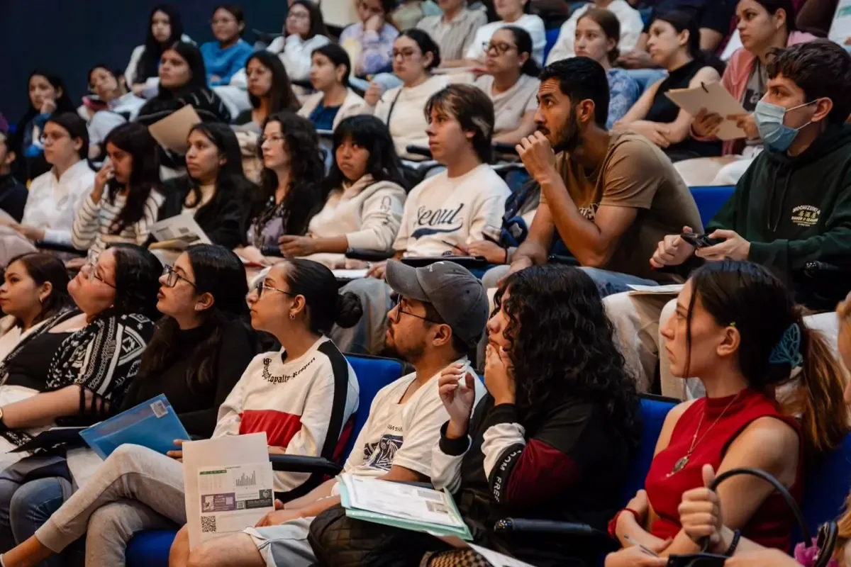 La Beca Gertrudis Bocanegra apoyará a estudiantes universitarios y combatirá la deserción escolar.