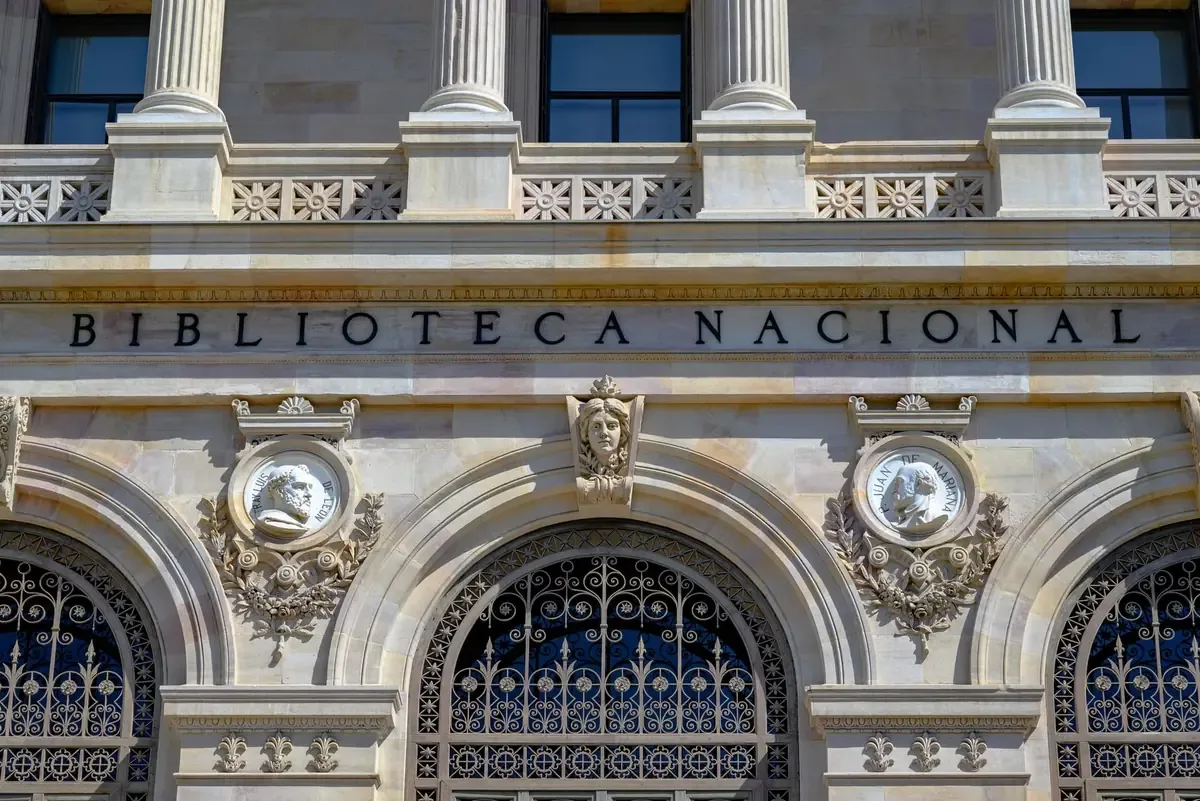 La colaboración busca fortalecer la legalidad y el uso de recursos en el ámbito universitario.