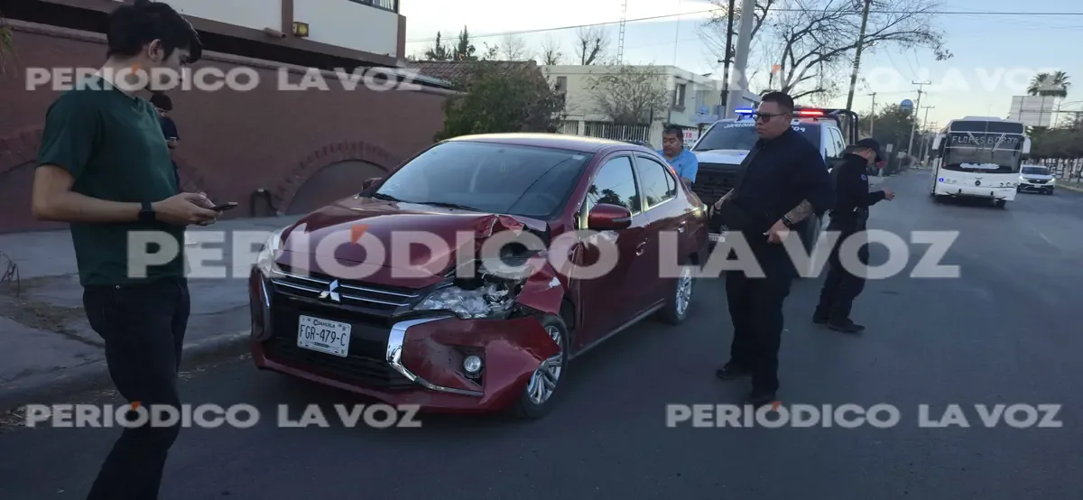 Un accidente automovilístico causa retrasos en el bulevar Francisco I. Madero y no se reportan heridos.
