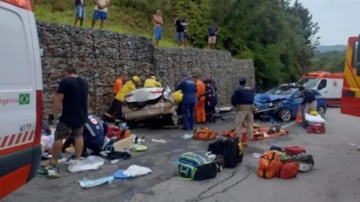 Un accidente automovilístico deja a una familia argentina en estado crítico, generando preocupación en Corrientes.