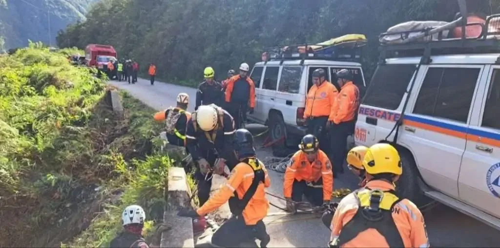 Un accidente de transporte deja un saldo trágico de doce muertes en Mérida, complicando la comunidad local y gestiones de emergencia.