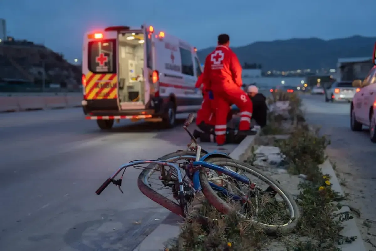 Un accidente deja a dos personas heridas y genera congestión vial en la zona.