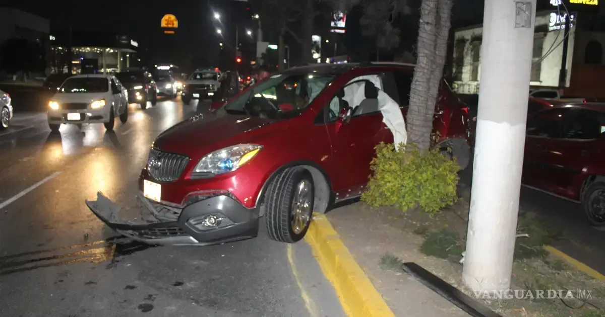 Un accidente en el bulevar Venustiano Carranza deja a una conductora herida y al chofer detenido.