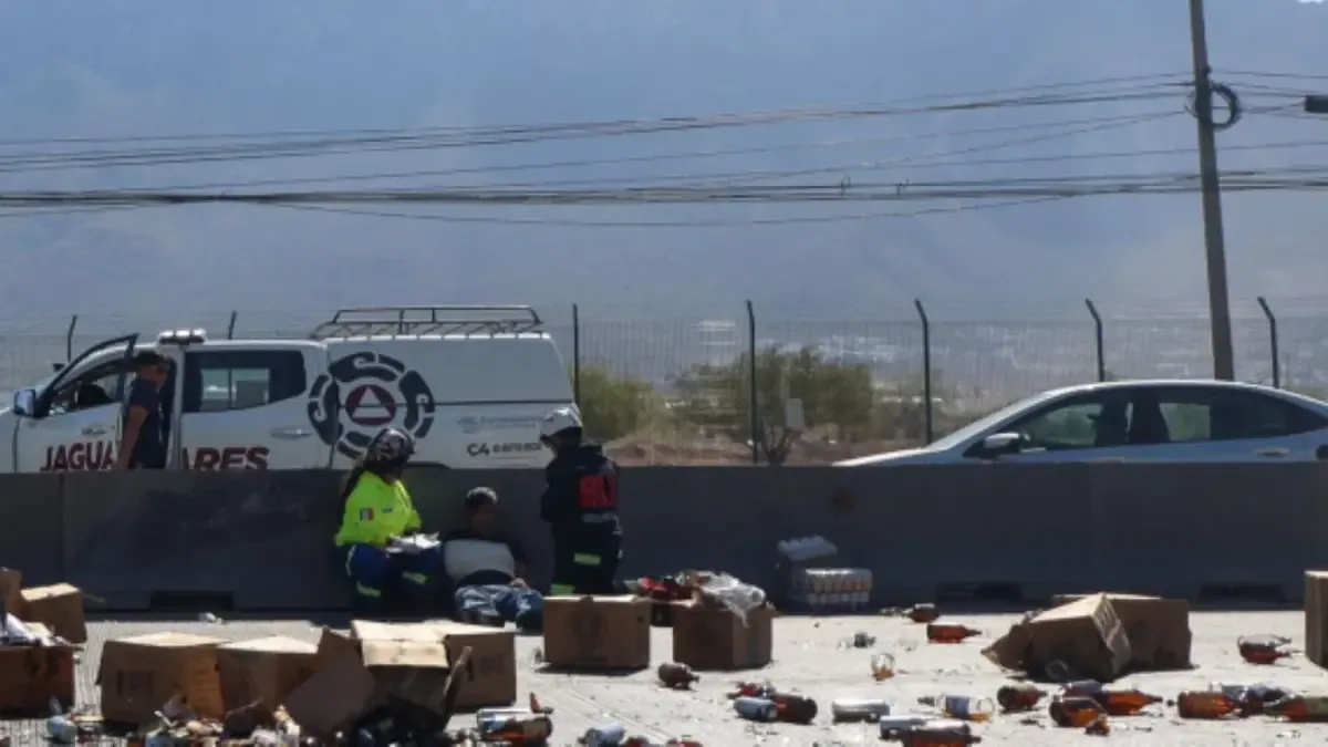 Un accidente en la avenida Díaz Ordaz dejó al conductor herido y provocó tráfico en la zona.