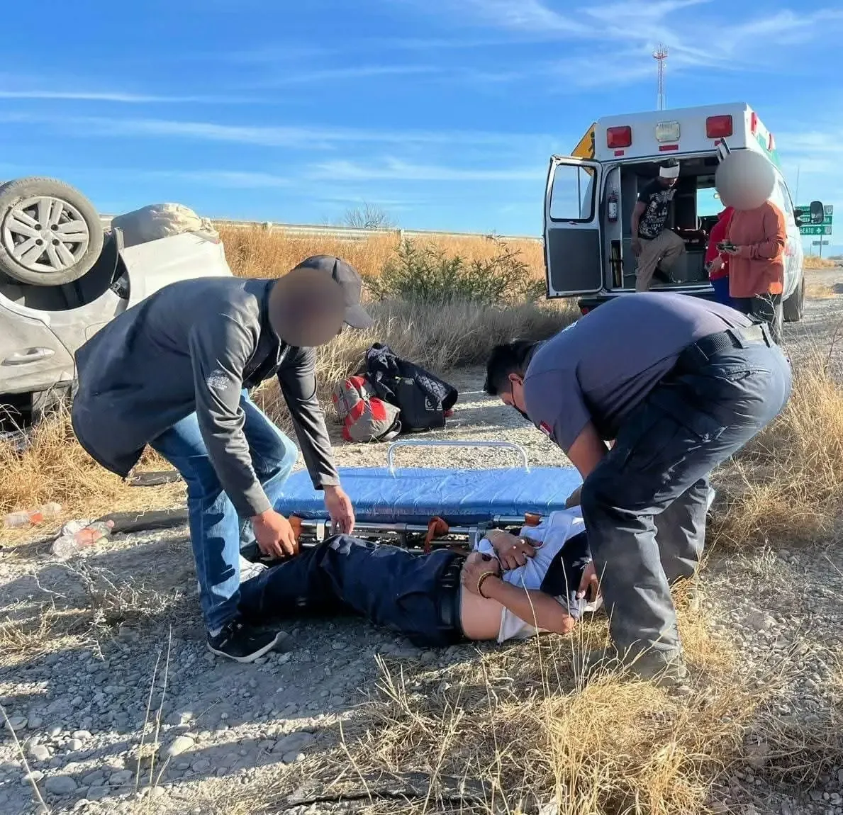 Un accidente en la carretera federal 57 moviliza a servicios de emergencia en Escobedo, dejando a dos personas heridas.