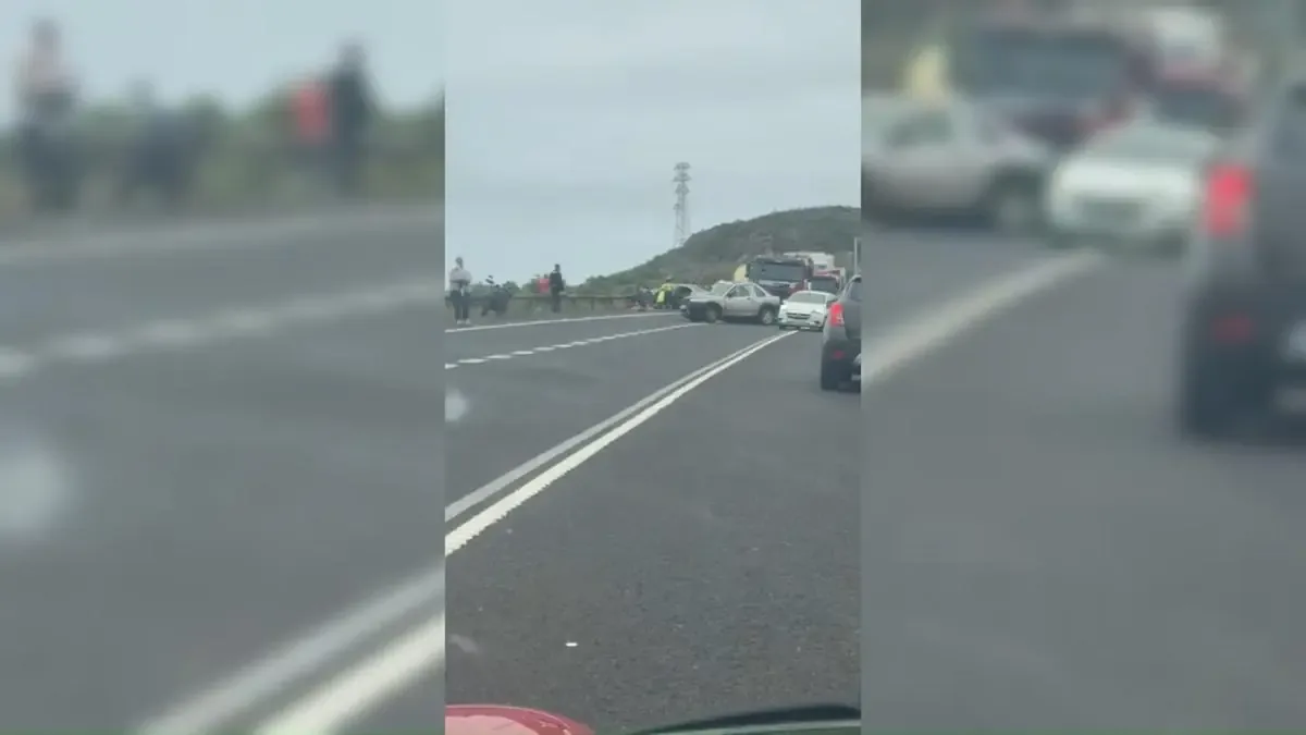 Un accidente en la carretera TF-5 obligó a la movilización de servicios de emergencia en Tenerife.