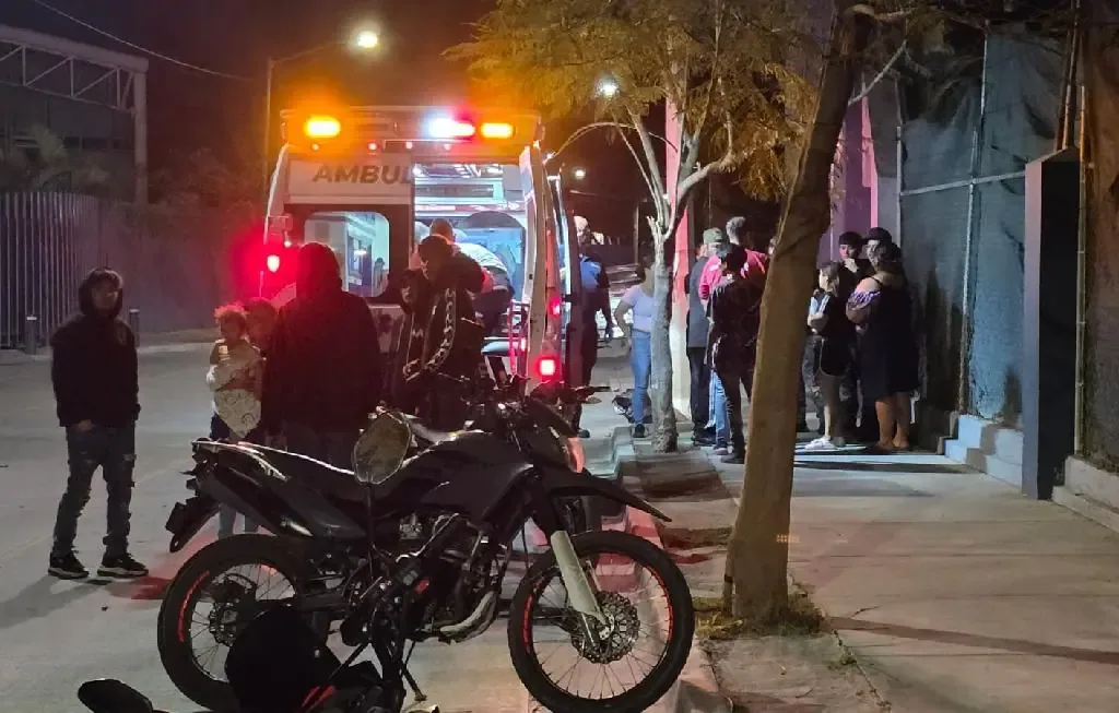 Un accidente en la colonia Las Juntas resalta la importancia de la seguridad vial entre motociclistas.