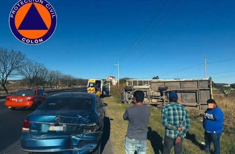 Un accidente entre dos vehículos movilizó a servicios de emergencia en Colón.