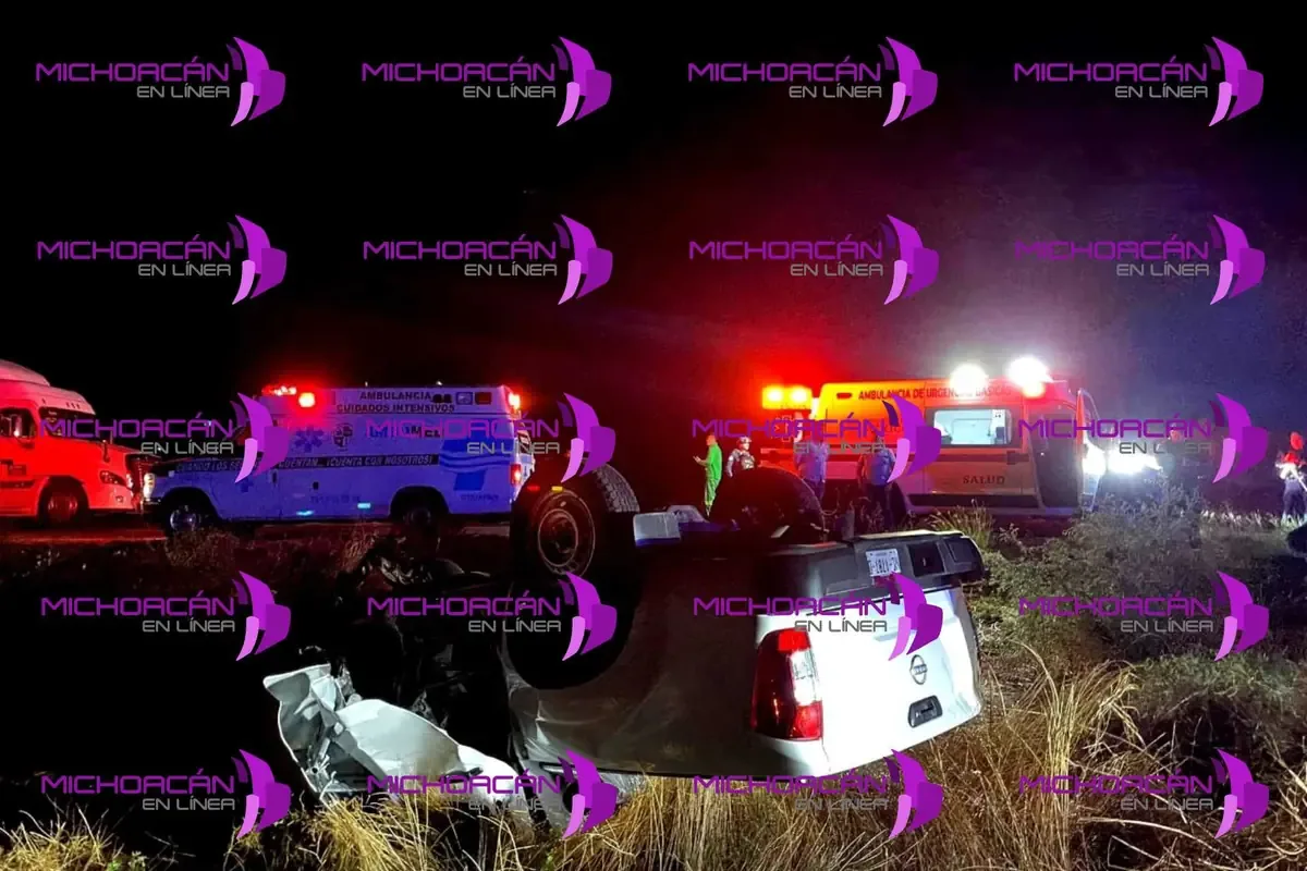 Un accidente entre una patrulla y un vehículo particular dejó un oficial muerto y varios heridos en Michoacán.