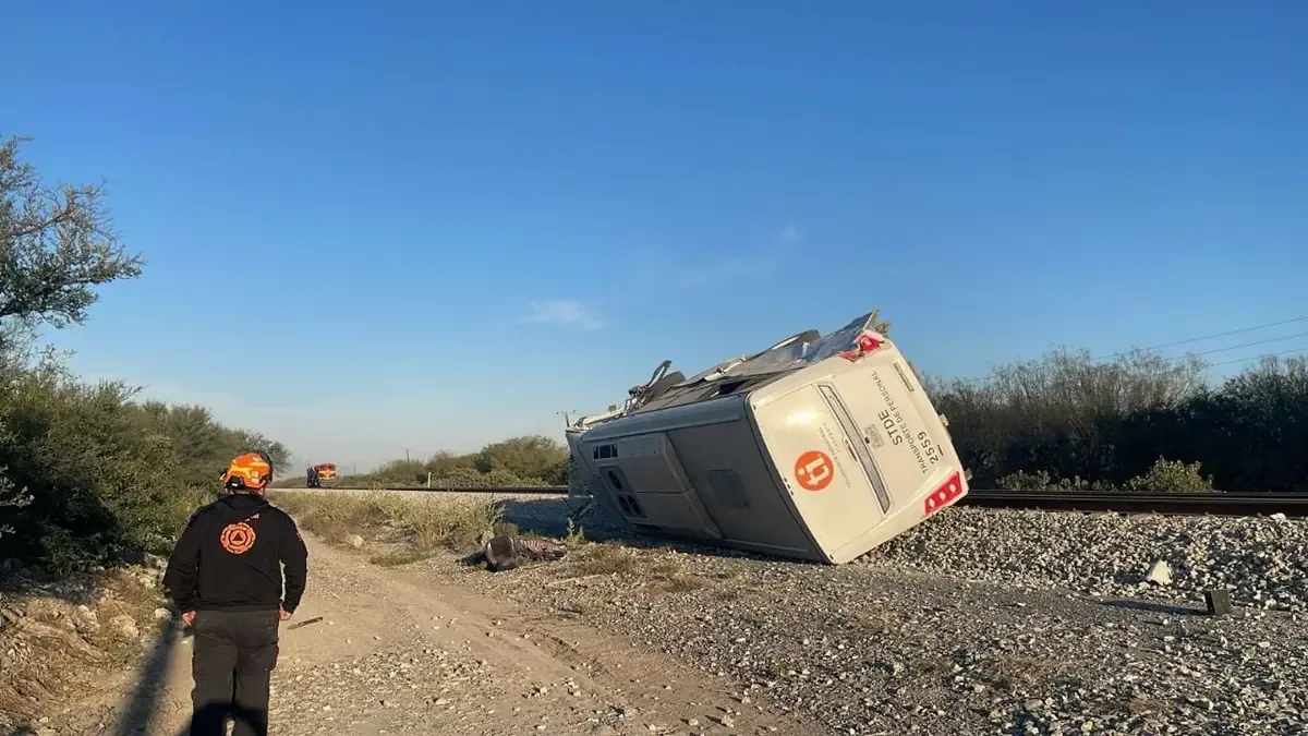 Un accidente ferroviario en Nuevo León dejó dos fallecidos, generando intervención de Protección Civil y autoridades locales.