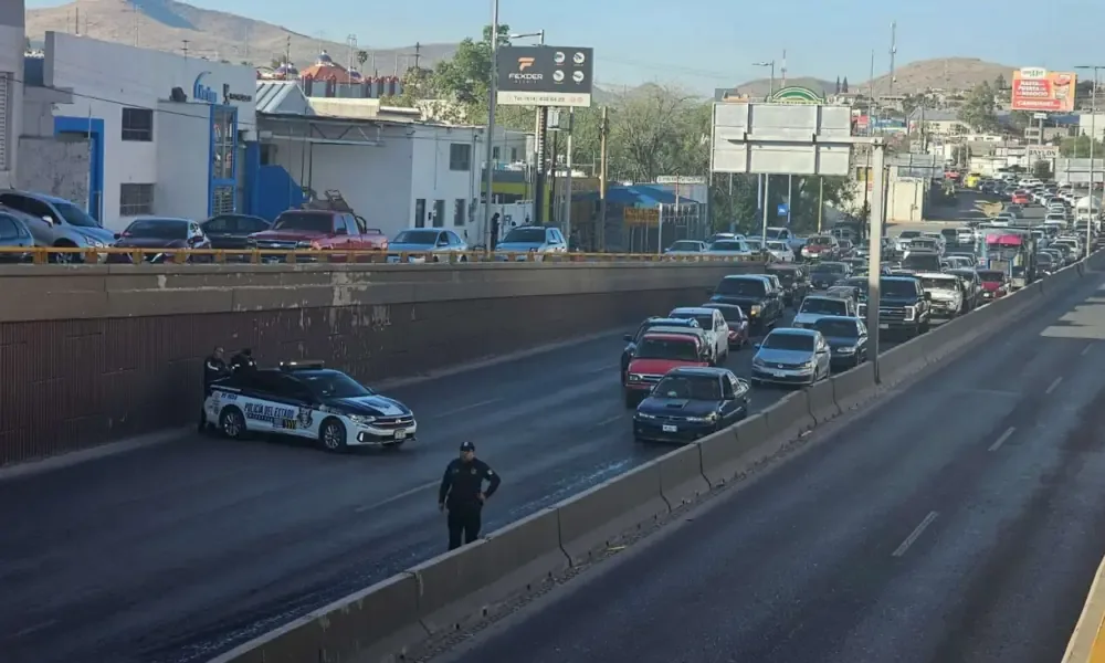 Un accidente involucra a cinco vehículos en la ciudad de Chihuahua sin reporte de lesionados.