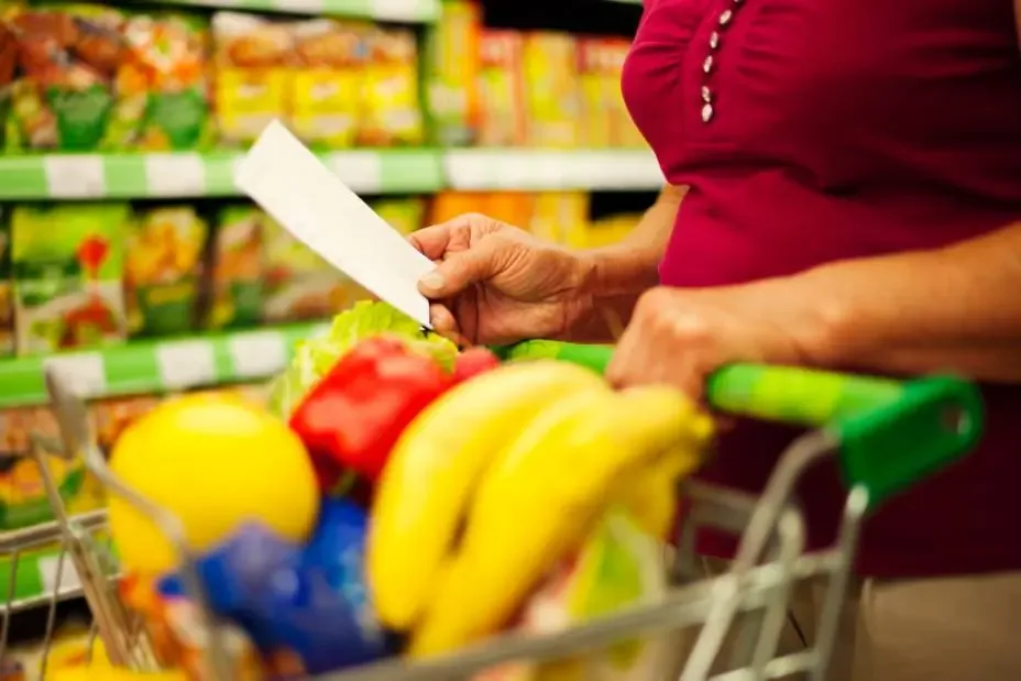 Un análisis sugiere que el alto ingreso familiar impacta en el consumo de alimentos.
