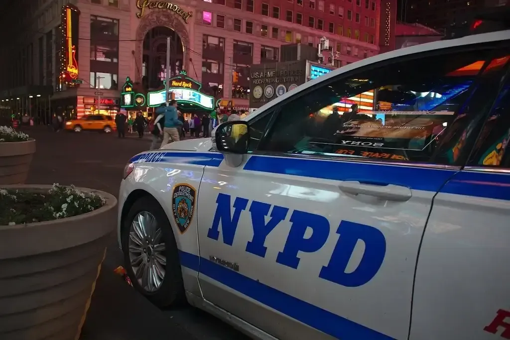 Un año de estadísticas del NYPD revela la sobrepolicía hacia comunidades negras y latinas en Nueva York.