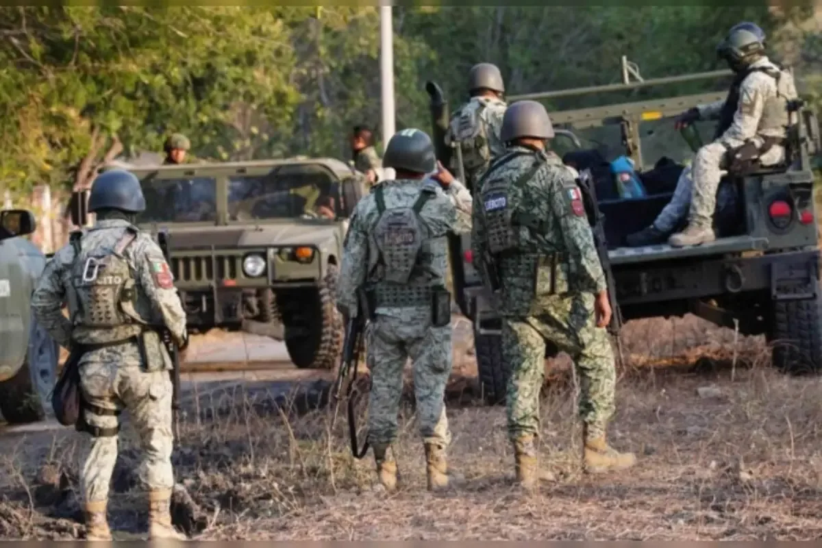 Un artefacto explosivo improvisado causó lesiones a tres elementos del Ejército en Michoacán.