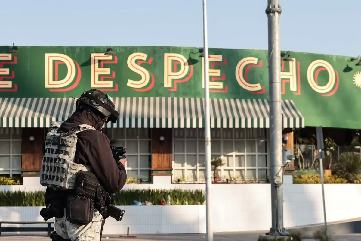 Un ataque armado en un bar de Puebla genera preocupación por la violencia en la región.