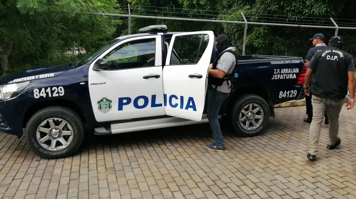 Un ataque armado genera preocupación en la comunidad por la cercanía a la policía.