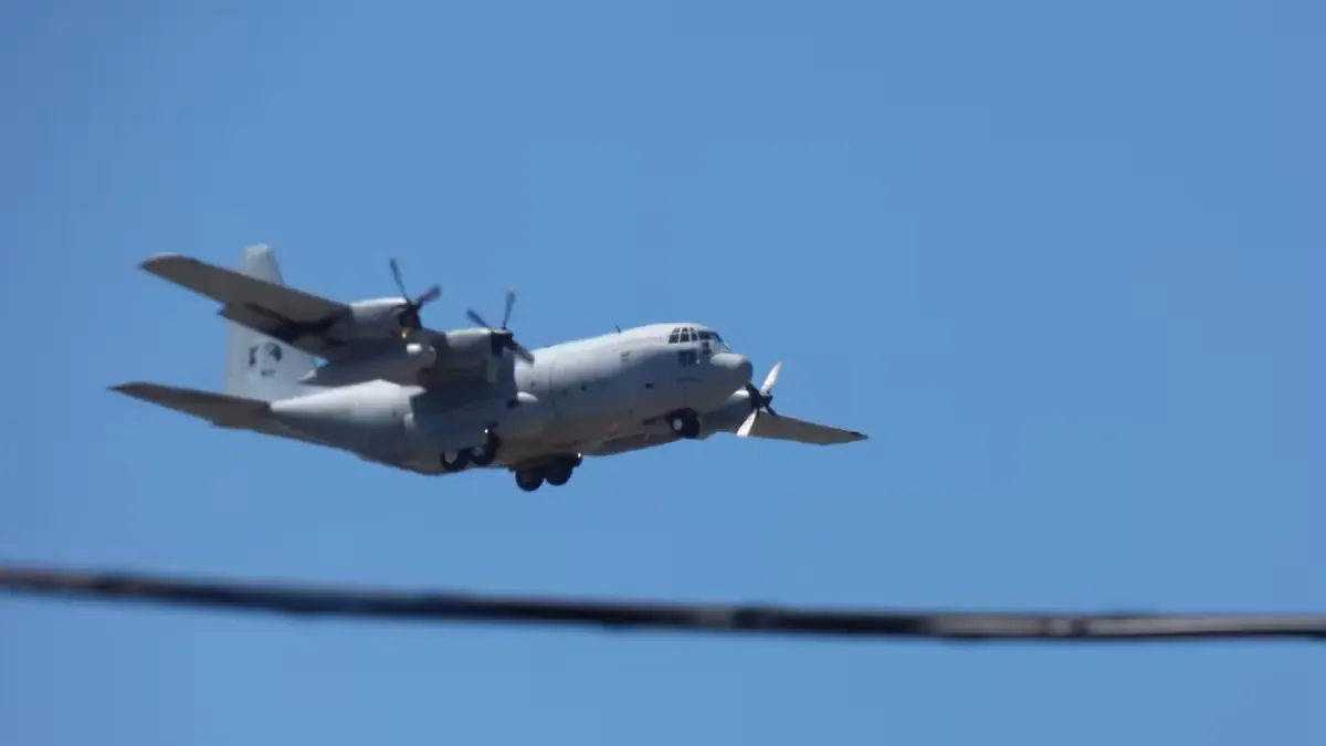 Un avión de la Fuerza Aérea Argentina tuvo que aterrizar de emergencia por problemas técnicos en su ruta a Europa.