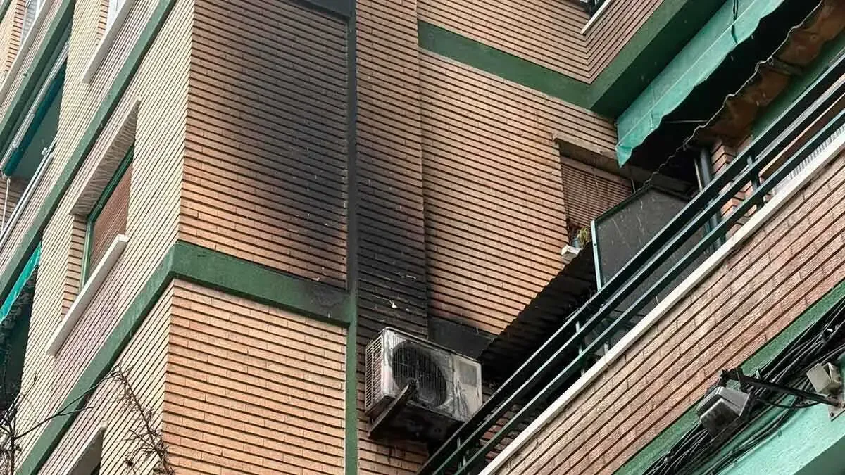 Un bebé figura entre los atendidos tras un incendio en un edificio del barrio de Delicias.