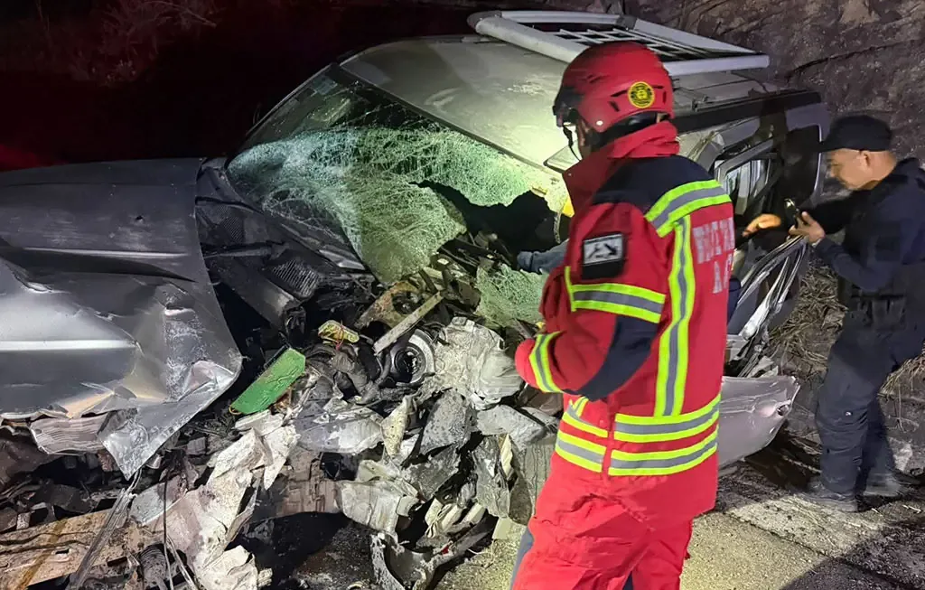 Un choque en la carretera dejó un saldo trágico y se investigan las causas del incidente.