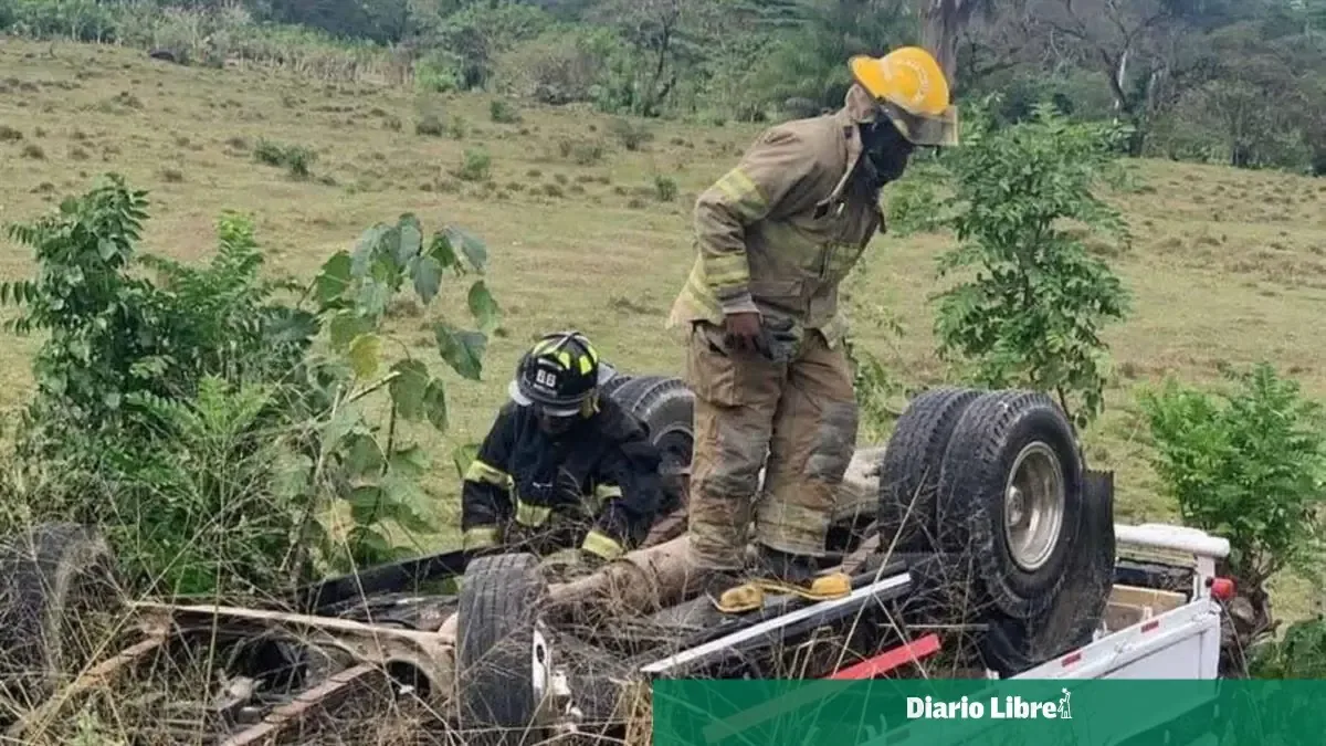 Un choque entre tres vehículos dejó a seis hombres heridos en la vía Hato Mayor a San Pedro de Macorís.