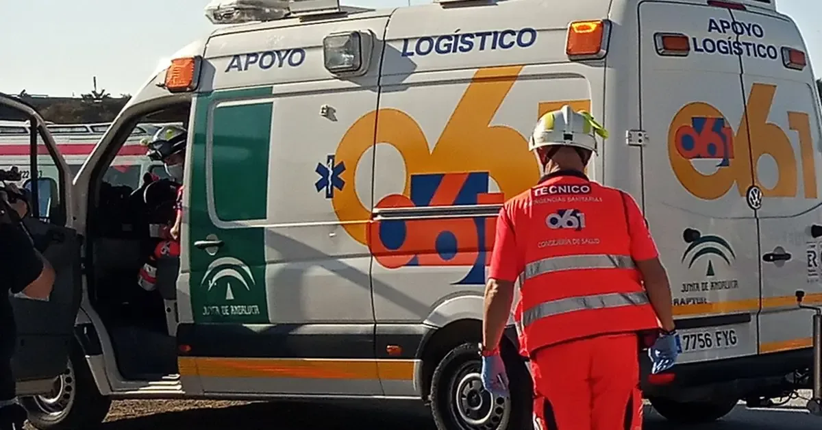 Un choque entre una moto y un turismo cobra la vida de un joven en la MA-21, generando consternación en la comunidad.
