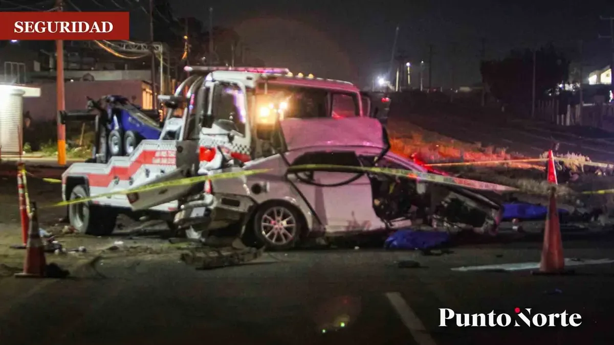 Un choque frontal con una grúa dejó dos jóvenes fallecidos y un conductor herido grave.