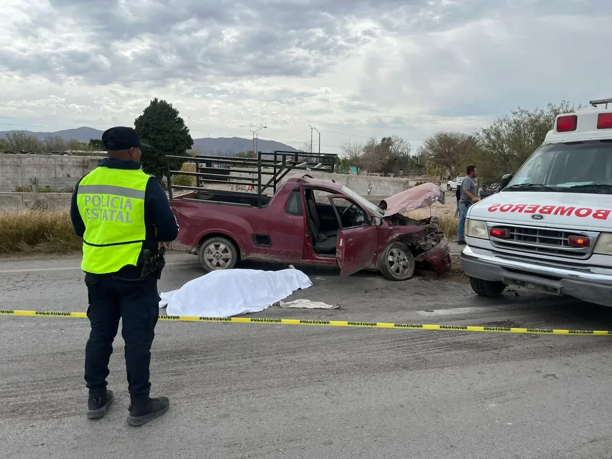 Un choque frontal entre dos camionetas dejó un muerto y un lesionado en la carretera Torreón-San Pedro.
