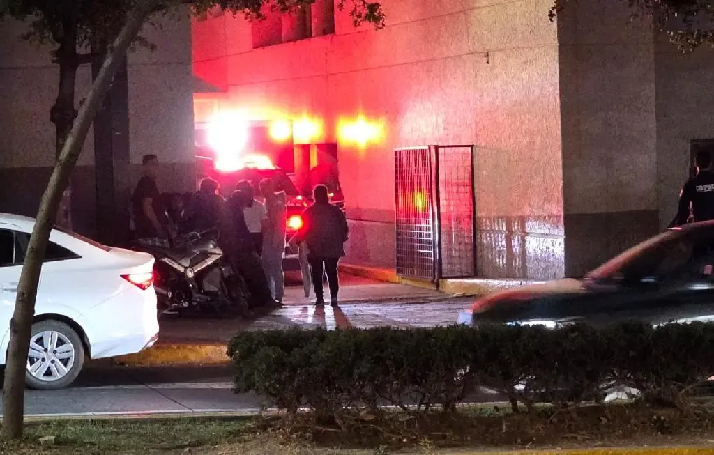 Un conflicto vecinal por un cajón de estacionamiento terminó en violencia, dejando a un hombre de 31 años herido.