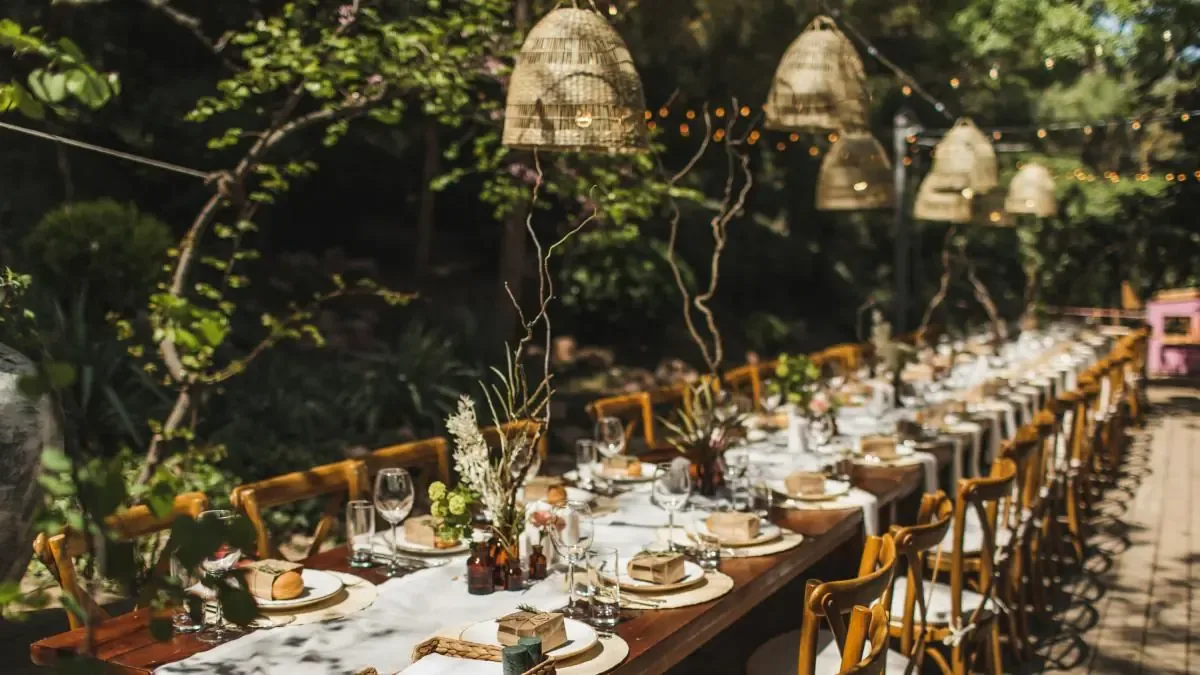 Un creador de contenido destaca la singularidad gastronómica en bodas chinas.